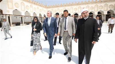 عقب لقاء الإمام الأكبر.. أمير رومانيا يتفقد أروقة الجامع الأزهر ووحدات المرصد ويشيد بدورها في نشر الفكر المعتدل