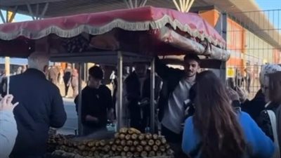 بسبب وسامته.. قصة مواطن تركي أصر على بيع الذرة ورفض الشهرة والتمثيل