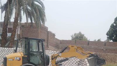 محافظ أسوان يوجه بتكثيف حملات إزالة التعديات بجميع المراكز والمدن