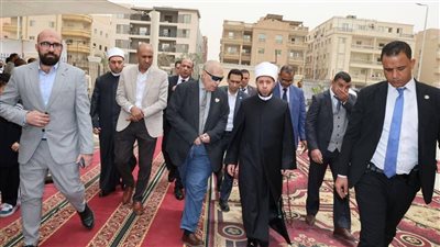 وزير الأوقاف ومحافظ القاهرة ورئيس الوطنية للإعلام يؤدون صلاة الجمعة بمسجد أحباب المصطفى بالشروق