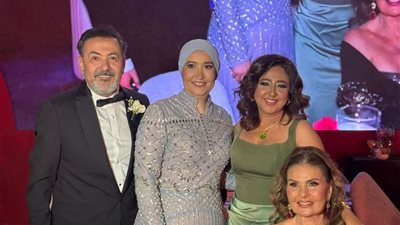 بحضور النائب محمد زكي ويسرا وديانا الضبع.. الصور الأولى من حفل زفاف ابنة الإعلامي خيري رمضان