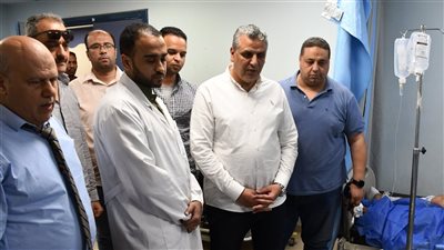 حالتهم مستقرة.. نائب محافظ أسوان يزور مصابي حريق محطة وقود 