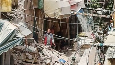 صادر له قرار هدم.. حي شرق الإسكندرية يزيل أجزاء خطرة من عقار مهجور بسيدي جابر