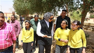 لمتابعة انتظام العملية التعليمية.. محافِظة الوادي الجديد تتفقّد مدرسة 25 يناير للتعليم الأساسي