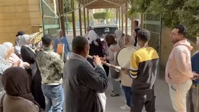 في أول تعليق بعد استقبالها بالمزمار والطبل البلدي.. مدير الشباب والرياضة بالسويس: فوجئت بحفاوة العاملين