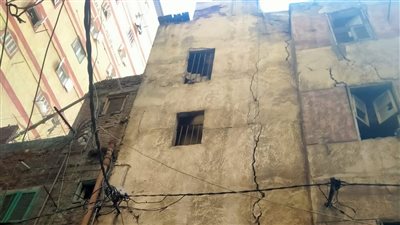 انهيار سقف داخلي بعقار خال من السكان بحي الجمرك بالإسكندرية