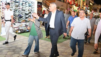 محافظ جنوب سيناء يتفقد الممشى السياحي بخليج نعمة.. ويوجه باتخاذ إجراءات حاسمة ضد المخالفين
