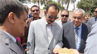 محافظ سوهاج يتفقد حصاد القمح ويتابع التوريد بالصوامع.. 8431 طنًا حصيلة أولية لموسم 2026