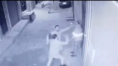 الأمن يفحص مقطع فيديو لتعدي عدد من الأشخاص على مُسن بالإسكندرية