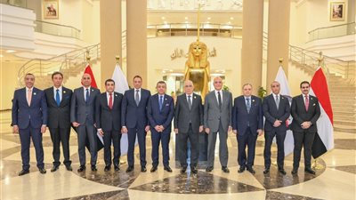 النيابة العامة تُسلم سبائك فضية ووثائق لعدد من الأراضي التي أُخليت من المركبات المتحفظ عليها