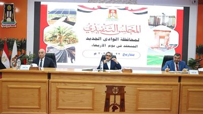 محافظ الوادي الجديد توجه بحزمة تكليفات.. أبرزها استمرار مبادرات توفير السلع وتركيب عدادات المياه بالمدارس