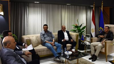 محافظ أسوان يلتقي بوفد الهيئة العامة للنقل النهري لبحث سبل التنسيق المشترك