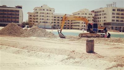 بدء أعمال حفر المجرى البحري بين البوسيت وشاطئ الغرام بمطروح استعدادًا لموسم الصيف