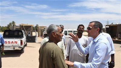 محافظ أسوان يقيل رئيس قرية أبو هور لتقاعسه في مواجهة المخالفات والتعديات