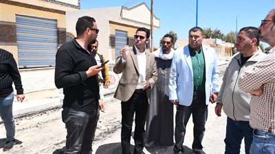 نائب محافظ مطروح يتابع تطوير الكورنيش الشرقي وكوبري روميل ورصف شارع علم الروم استعدادًا لموسم الصيف