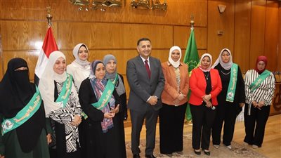 محافظ القليوبية يكرم الأمهات المثاليات والأبناء الأيتام ويمنح رحلات عمرة وجوائز للمتفوقين من دور الرعاية