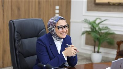 باستثمارات تصل لـ5 مليارات جنيه.. محافظ الوادي الجديد تبحث خطة التوسع في مشروعات إنتاج الطاقة الشمسية