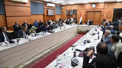 رئيس القابضة للمياه يترأس اجتماع رؤساء الشركات لمتابعة خطط العمل ومؤشرات الأداء واستعدادات الصيف