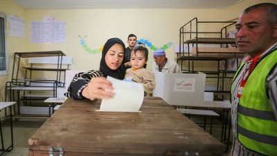 الفلسطينيون يدلون بأصواتهم في أول انتخابات بلدية منذ سنوات 