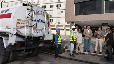 محافظ أسوان يتفقد سيارات متنقلة لتعبئة السولار ويشدد على إحكام الرقابة على محطات الوقود