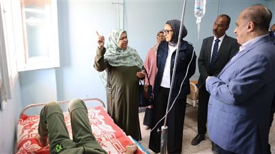 محافظ الوادي الجديد تتفقد مستشفى باريس.. وتوجه بتشغيل خطوط سير جديدة من المدينة