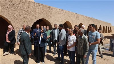 بتكلفة 17 مليون جنيه.. محافظ الوادي الجديد تتابع الموقف التنفيذي لمشروع إحياء وتطوير قرية حسن فتحي