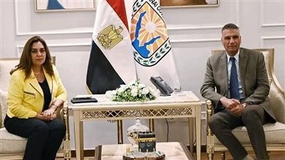 على هامش زيارتها لشرم الشيخ.. محافظ جنوب سيناء يستقبل وزيرة التنمية المحلية والبيئة 