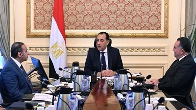 مدبولي يوجه بالإسراع في الانتهاء من مشروعات القوانين الخاصة بتنظيم سوق المال