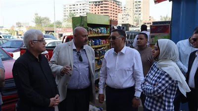 لبحث تقنين أوضاعهم.. محافظ القليوبية يلتقي أصحاب محلات بيع البلاستيك بمنطقة مسطرد
