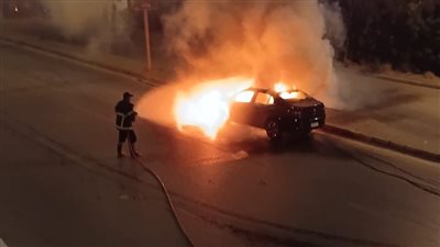 اشتعال سيارة ملاكي أسفل كوبري جهينة بأكتوبر