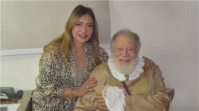 زيارة وإشادة.. تفاصيل لقاء يحيى الفخراني وليلى علوي بعد عرض 