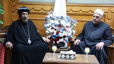 الشيخ أيمن عبد الغني يستقبل الأنبا إرميا ووفد بيت العائلة المصرية لتهنئته على منصبة الجديد