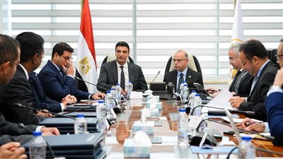 وزيرا الاستثمار والصناعة يبحثان مع شركة 