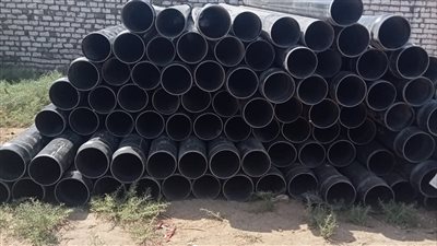 بدء حفر خطوط الصرف الصحي بقرية القبلي قمولا وتطوير خدمات النظافة بالقرنة