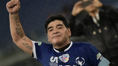 نرجسي ويعاني من اضطراب ثنائي القطب.. طبيب مارادونا النفسي يكشف مفاجآت حول شخصيته