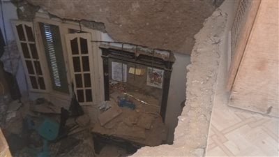 بعد إصابة 11 شخصًا.. إخلاء عقار منهار جزئيًا في محرم بك بالإسكندرية