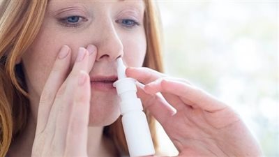 تسبب الإدمان.. تحذيرات بشأن بخاخات مزيلات احتقان الأنف التي تُباع بدون وصفة طبية 