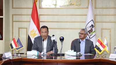 وزير الاتصالات يبحث مع محافظ بني سويف تعزيز التعاون في التحول الرقمي وتنمية المهارات الرقمية