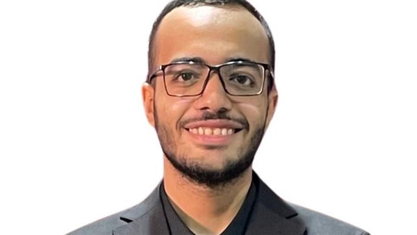 المركز الأول عالميًا.. طالب بهندسة القاهرة يحصد ذهبية جائزة تشارلز ماين للقيادة الطلابية