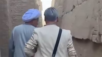 بعد فيديو وجود أجانب في مسار غير مخصص للزيارة.. نقل خفير بمعابد الكرنك تقاضى أموالًا للسماح بالدخول| خاص
