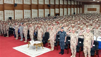 القائد العام للقوات المسلحة يلتقي مقاتلي المنطقة الغربية ويؤكد الجاهزية لحماية الحدود