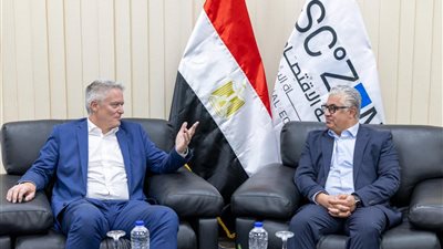 رئيس اقتصادية قناة السويس يبحث مع الأمين العام لمنظمة التعاون الاقتصادي والتنمية تعزيز التعاون المشترك