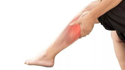 أسباب الإصابة بتشنجات الساق ليلًا 