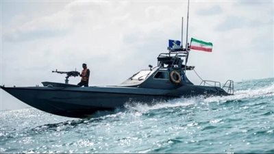 تسنيم عن مصدر عسكري إيراني: البحرية الأمريكية استهدفت قاربين مدنيين وليس زوارق سريعة تابعة للحرس الثوري