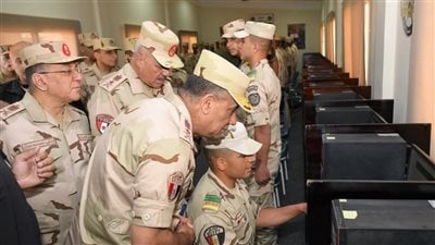 وزير الدفاع والإنتاج الحربي يتفقد إحدى وحدات التدريب الأساسي بالقوات المسلحة