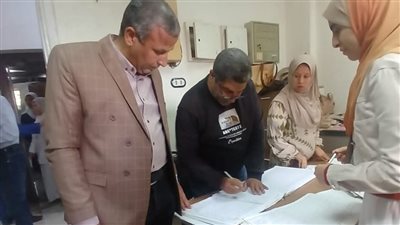 رصد 30 حالة غياب دون إذن.. رئيس مدينة تلا بالمنوفية يشن مرورًا مفاجئًا على مستشفى حميات طبلوها 