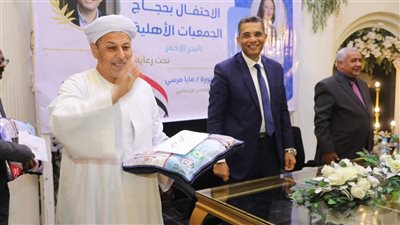 محافظ البحر الأحمر يودع حجاج الجمعيات الأهلية قبل توجههم إلى الأراضي المقدسة| صور
