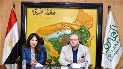 محافظ الفيوم ووزيرة الإسكان     