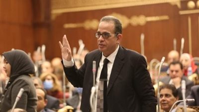 نائب الوفد يكشف تفاصيل أزمة مع وزير الصحة: انفعل علينا في مكتبه