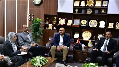 رئيس جامعة الوادي الجديد يستقبل نقيب المهندسين بالمحافظة لبحث سبل التعاون المشترك